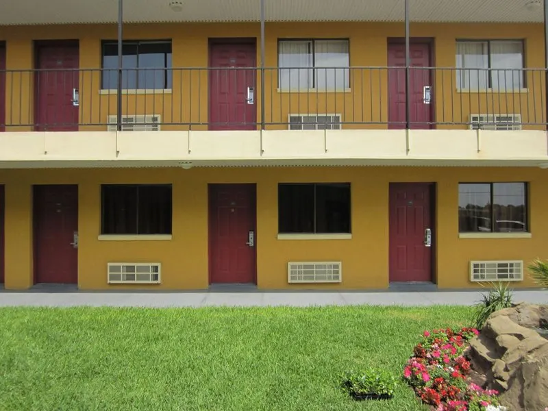 Bear Creek Inn - Image 1
