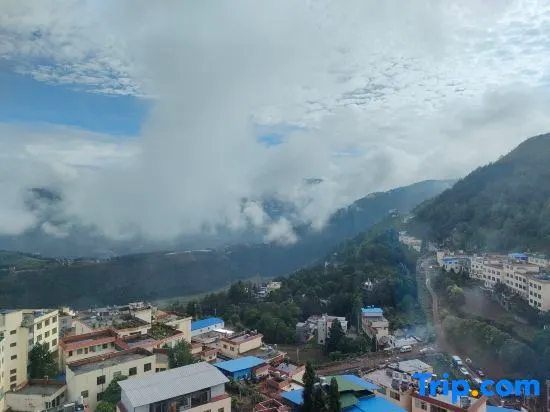 Yundian Homestay (Wumeng) - Image 1