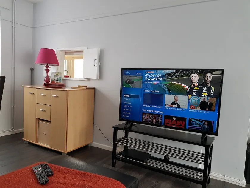 Poynters House - Huku Kwetu Luton & Dunstable - Spacious 2 Bedroom -L&D Hospital - Suitable & Afford - Image 1