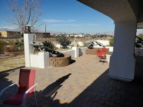 Stunning Strip and Mountain Views in Las Vegas - Image 1