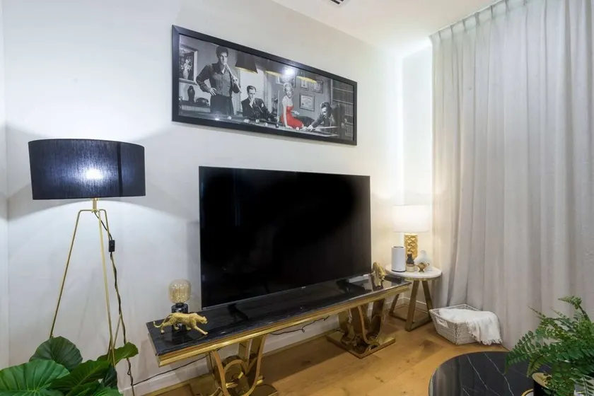 Brilliant 3 Month Corporate Rental With Balcony - Image 1