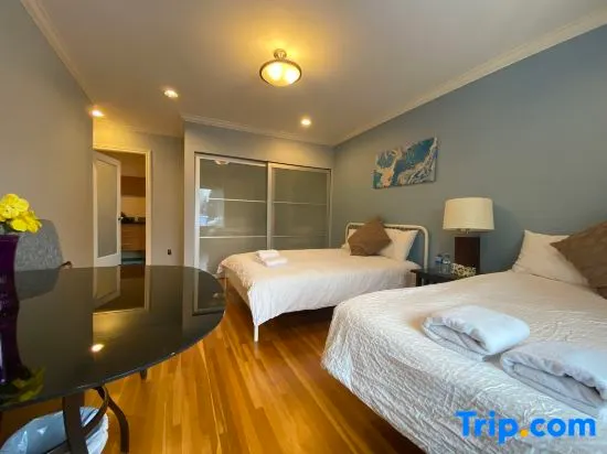 Sunshine Bay · Westside Homestay - Image 1