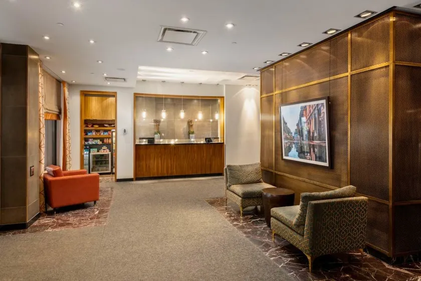 RESIDENCE INN BY MARRIOTT MONTREAL WESTMOUNT - Image 1