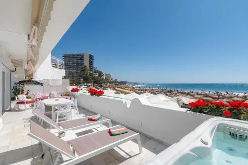 Superb Large Apartment on the Beach - Image 1