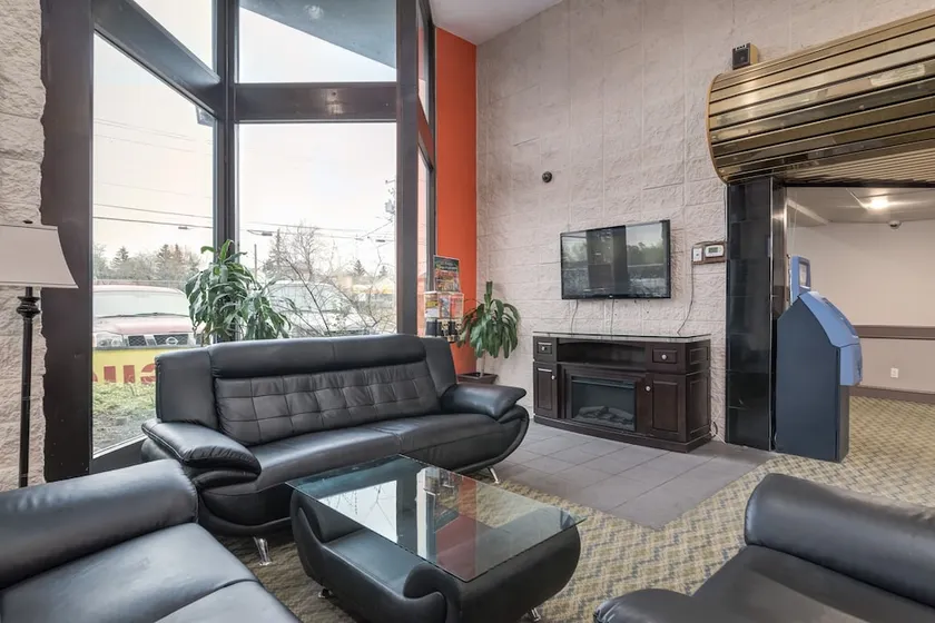 Airport Travellers Inn - Image 1