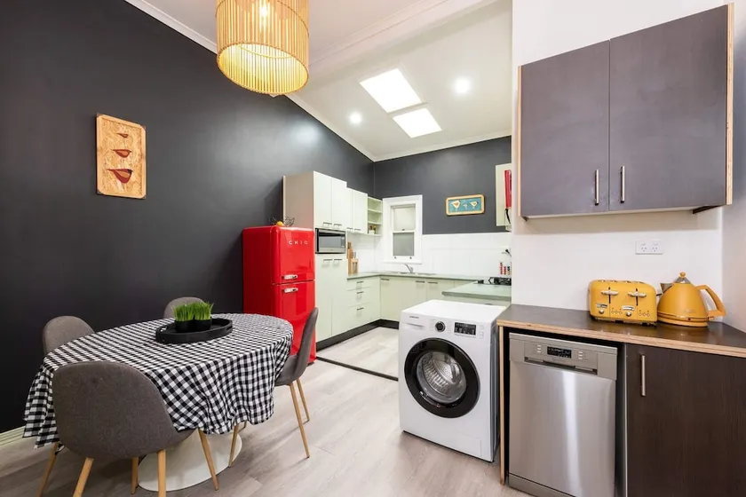 Unique 2BR Converted Storefront APT in Alphington! - Image 1