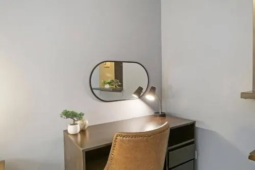 Explore Northside Chicago from Modern Studio APT - Image 1