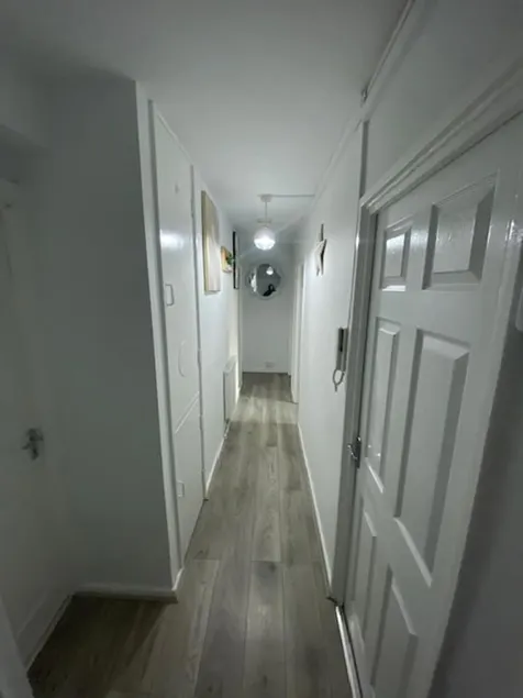 Chic City Retreat Immaculate 2 Bed Oasis in London - Image 1