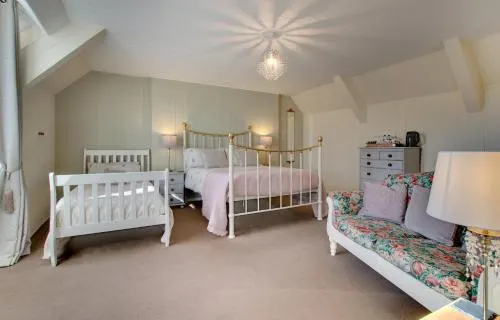 Silverdale Farm House - Image 1