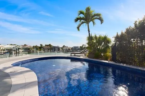 Outstanding Waterfront Hamptons Style 5 Bedroom Luxurious Home with Air Conditioning Pool and Pontoon -Bring your own boat - Image 1