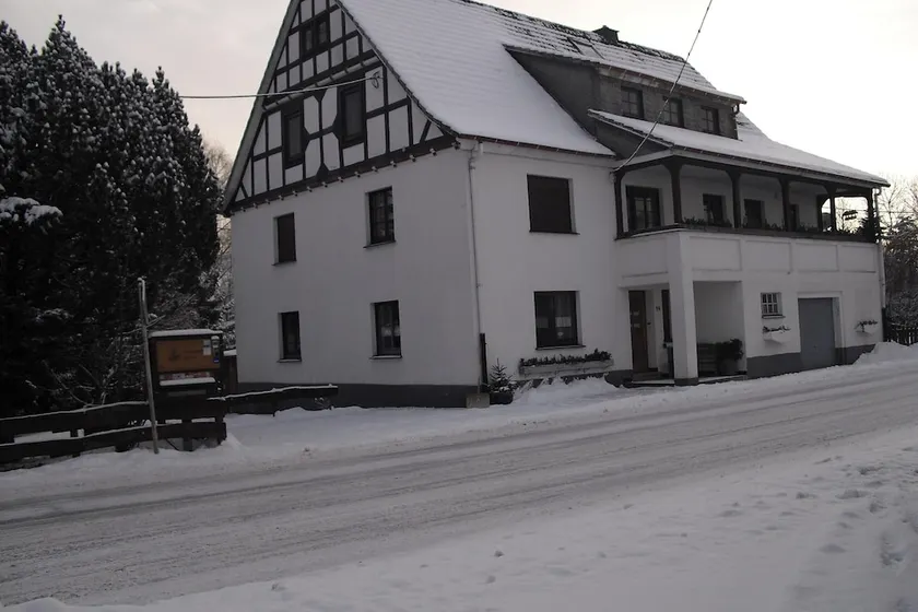 Spacious Holiday Home in Menkhausen Near Ski Area - Image 1