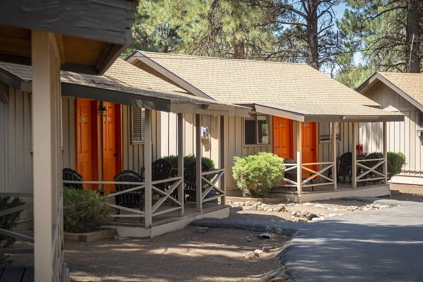 Ski Lift Lodge - Image 1