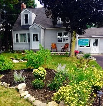 Sams Cottage Bed and Breakfast on the Greens - Image 1