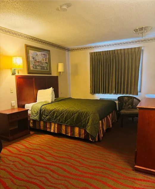Mitchell Inn and Suites - Image 1