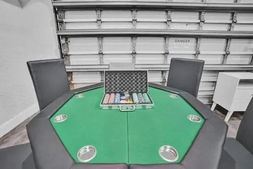 6 Bedroom Waterfront Villa Heated Pool, Game Room - Image 1