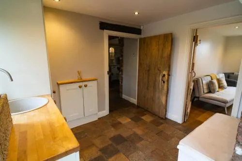 Welsh Cottage with Hot Tub - Jubilee House - Image 1