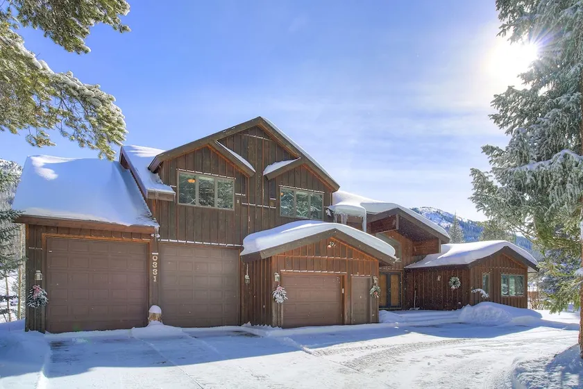 Evans Mountain Lodge - Image 1