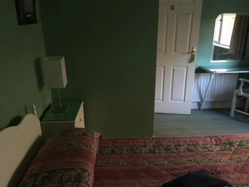Ocean Crest Guesthouse - Image 1