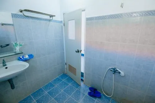Light Hotel - Image 1