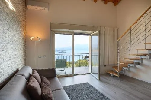 Artelago-Blu studio lake view - Image 1