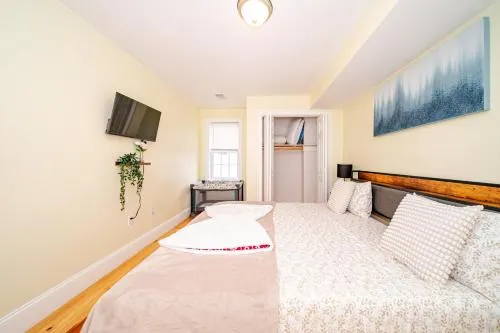 Newly Built Greater Boston Townhouse Near I-93 • Parking • Pet-Friendly - 39 - Image 1