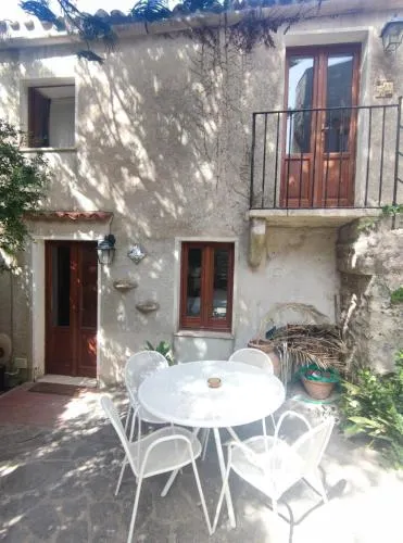 Cortile Via Sales 11 - Image 1