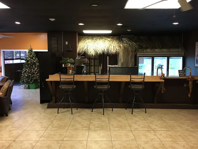 Tropical Inn Resort - Image 1
