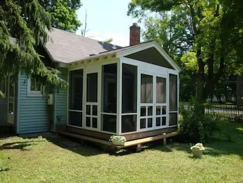 The Little Blue Cottage - Image 1