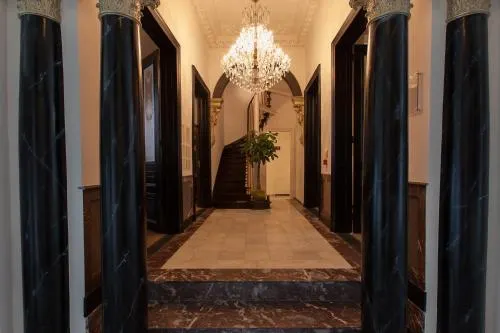 Geeraard Hotel - Image 1