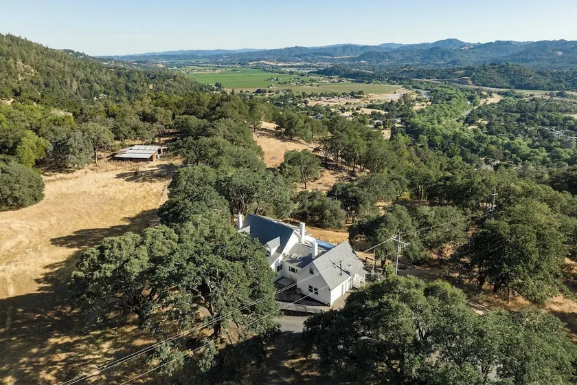 Chianti by Avantstay Stunning Secluded Ranch w/ Pickleball Court & Barn - Image 1