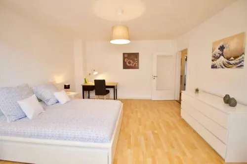 Fantastic Apartment in Enchanting Neighbourhood - Image 1
