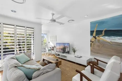 White Beach House Marcoola - Image 1