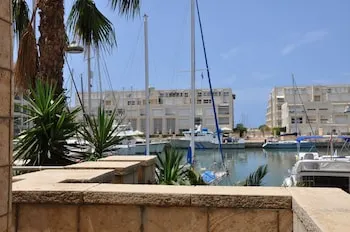 Hosteeva Marina Luxury Suite - Image 1