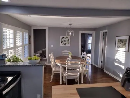 1908 Modern Farmhouse on large private treed lot - Image 1