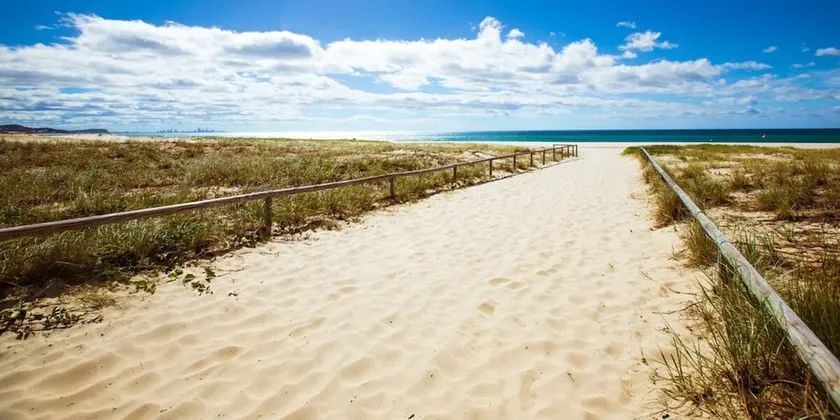 Contemporary 2 Bedroom Beachfront Apartment - Image 1