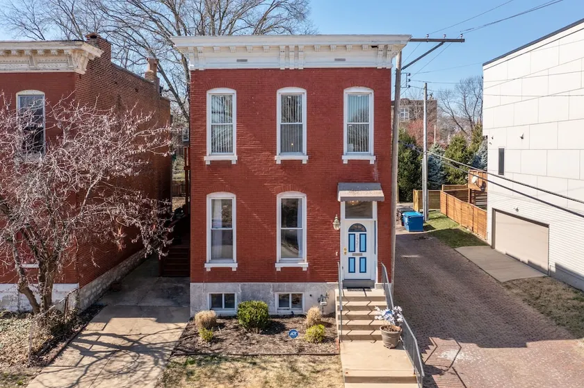 Massive Downtown Area Home... Sleeps 14 - Image 1