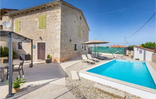 Two Bedroom Holiday Home In Svetvincenat - Image 1