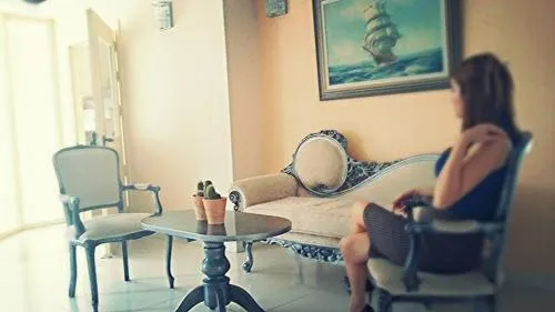 Oasis Hotel - Image 1