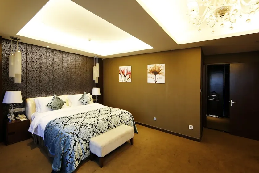 Wuhan New Beacon Luguang International Hotel - Image 1