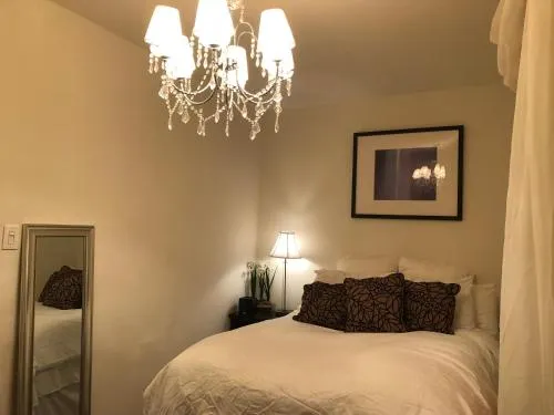 1 Queen Room In A 3 Bedrooms 1 Bathroom House- 10 Mins To Times Square - Image 1