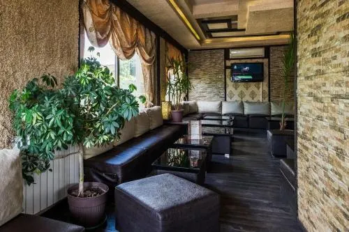 Hi-Life Family Hotel - Image 1