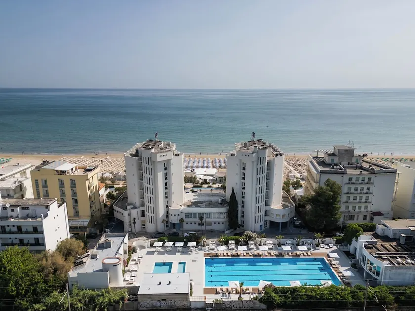 Hotel Ritz - Image 1