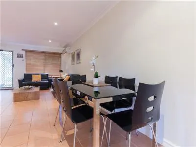 Garden City Short Stays - Image 1