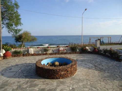 Omiros Hotel - Image 1