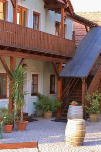 Gastehaus & Weingut Aigner - Image 1