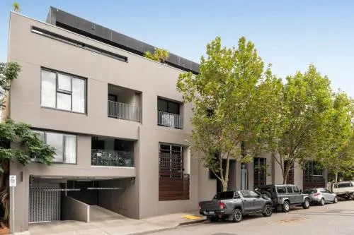 Complete Host Aqualuna Apartments - Image 1