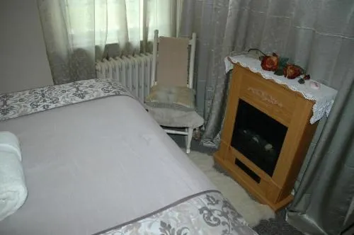 Sommerville Court Motel Bed And Breakfast - Image 1