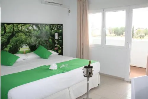 Hotel Los Manjares - Image 1