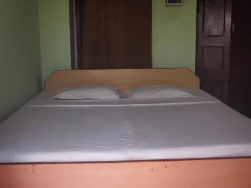 Shiva Kashi Guest House - Image 1