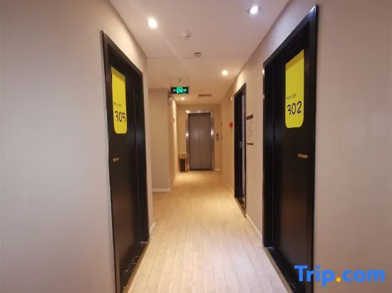 Qianli Express Hotel (Huaying Bus Station Branch) - Image 1